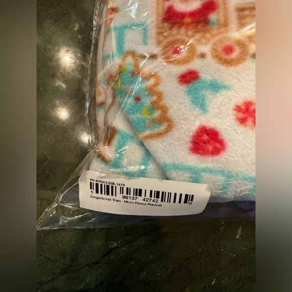 NWT - Posh Peanut - Microfleece Jumpsuit / Playsuit - Pattern: Gingerbread Train - Picture 8 of 13
